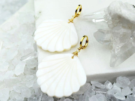 Fleur Solange Huggie Earring - Blanc